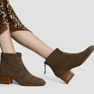 UGG Women's 7.5 Bandara Brown Suede Leather Ankle Boots